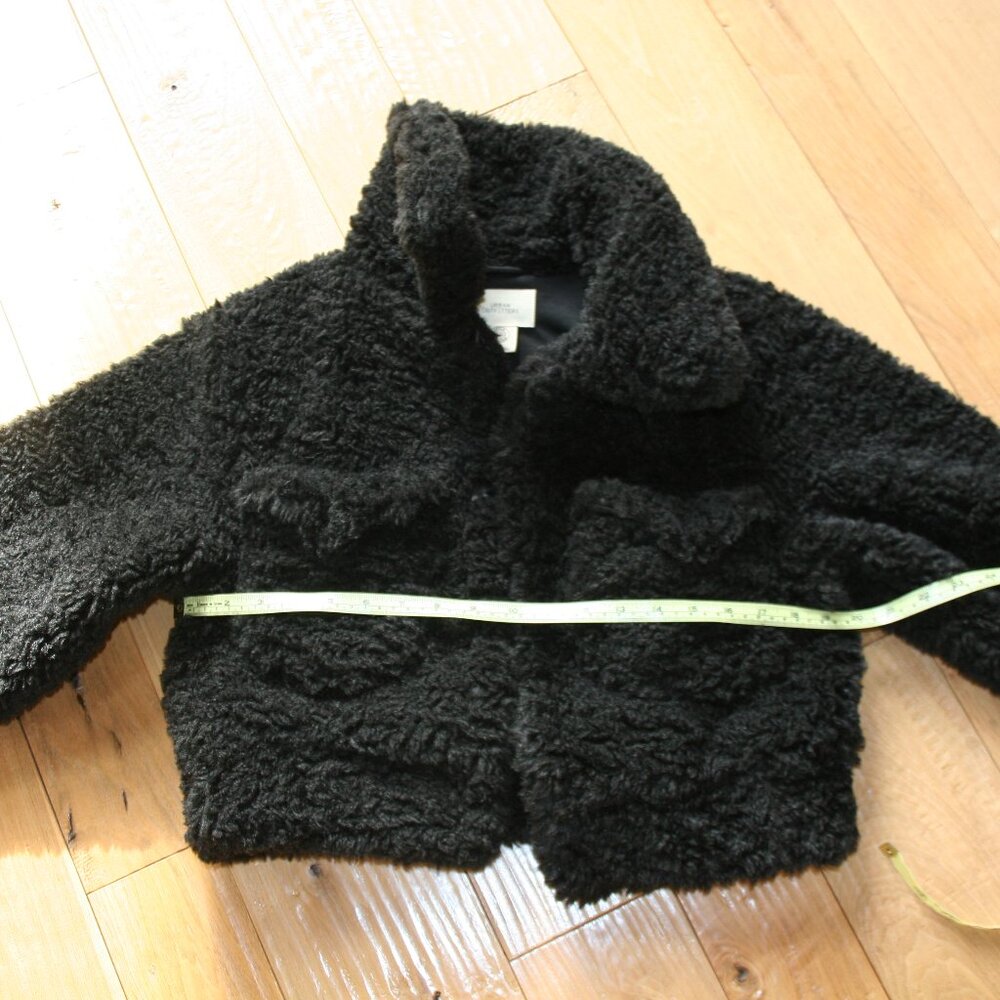 Urban Outfitters Black Cropped Faux Fur Jacket Size Medium - Picture 11 of 14